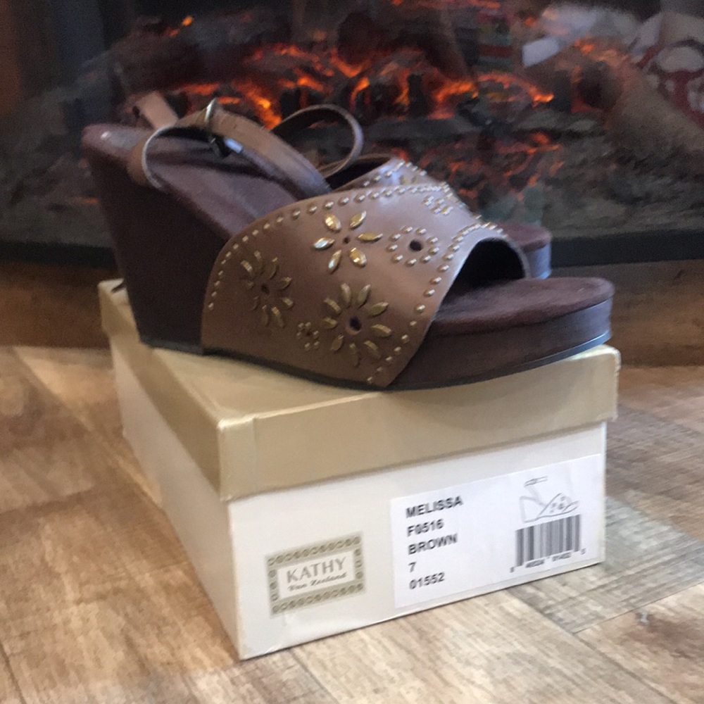 NWOT Kathy Van Zeeland Wedge Leather Platforms